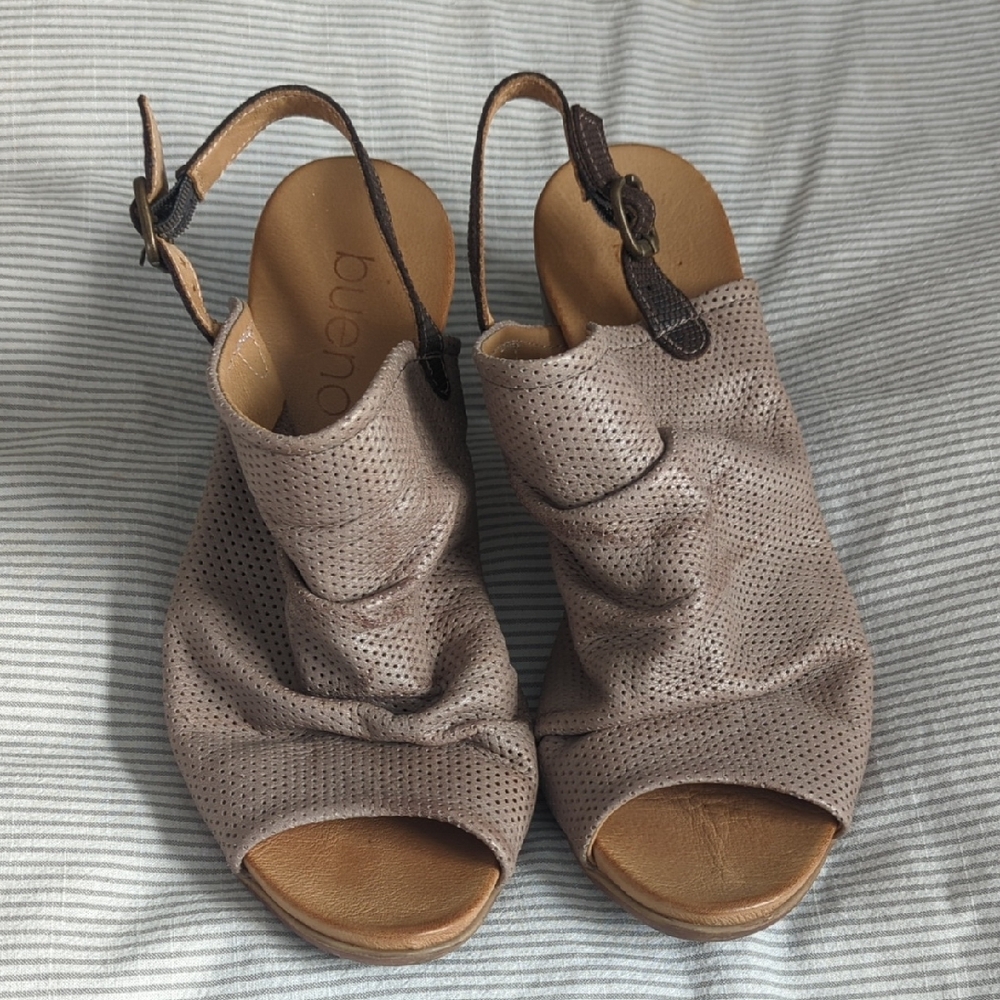 Bueno – Dolly Women's Tan Perforated Sandals